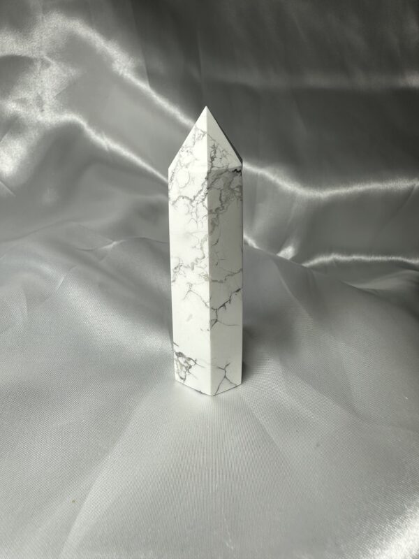 Howlite Tower G
